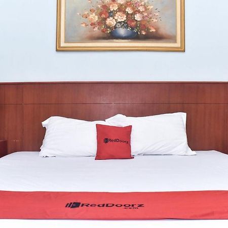 Reddoorz Near Kampung Warna Warni Hotel Malang Exterior foto