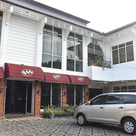 Reddoorz Near Kampung Warna Warni Hotel Malang Exterior foto