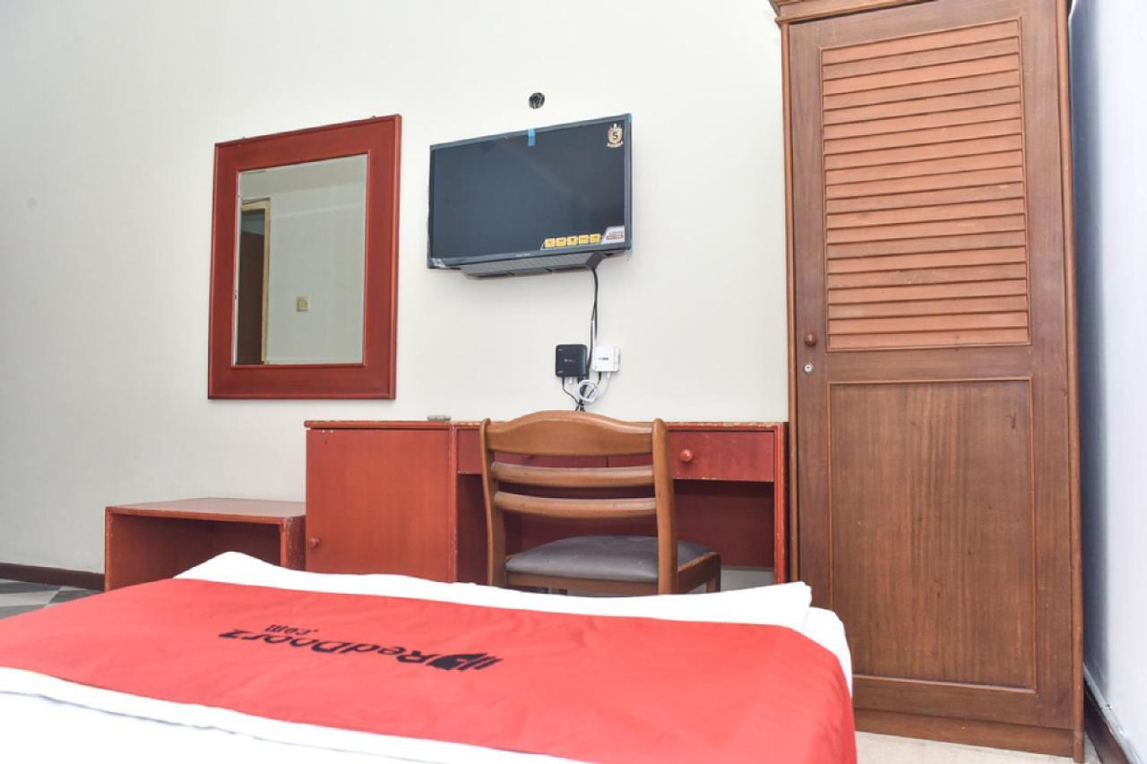 Reddoorz Near Kampung Warna Warni Hotel Malang Exterior foto