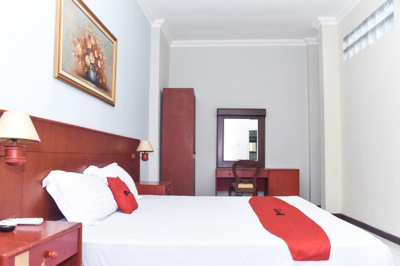 Reddoorz Near Kampung Warna Warni Hotel Malang Exterior foto