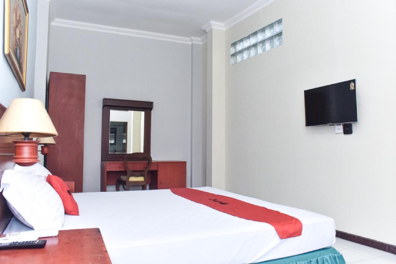 Reddoorz Near Kampung Warna Warni Hotel Malang Exterior foto