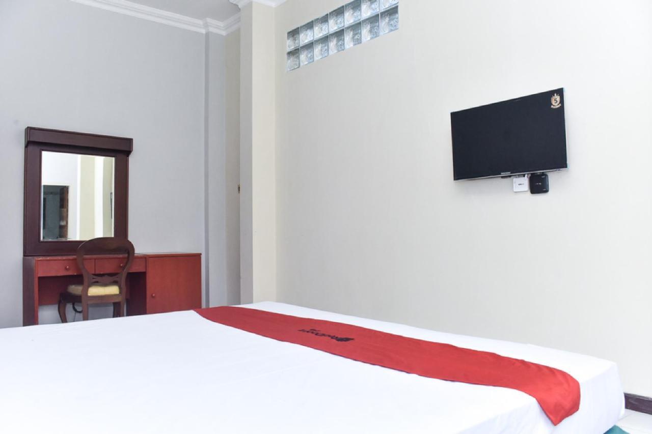 Reddoorz Near Kampung Warna Warni Hotel Malang Exterior foto