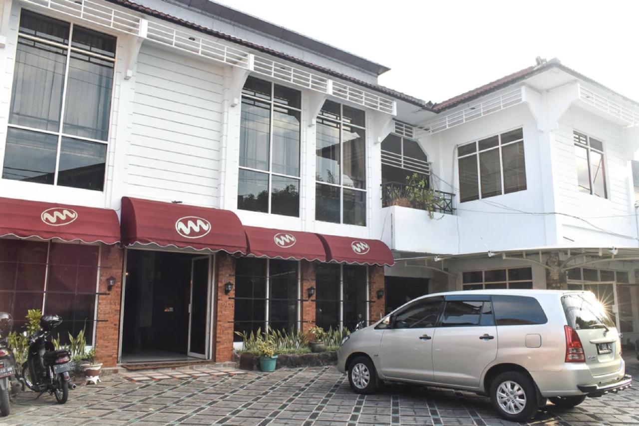 Reddoorz Near Kampung Warna Warni Hotel Malang Exterior foto
